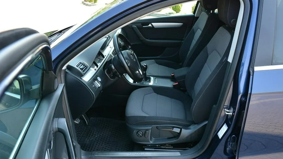VOLKSWAGEN Passat -