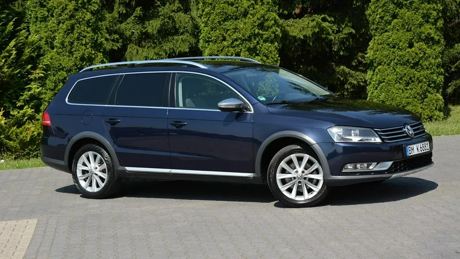 VOLKSWAGEN Passat -