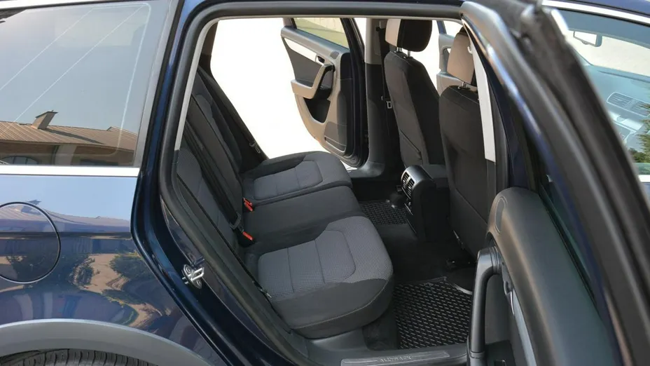 VOLKSWAGEN Passat -