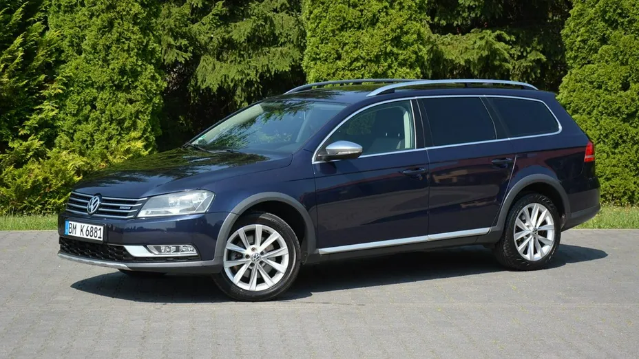 VOLKSWAGEN Passat -