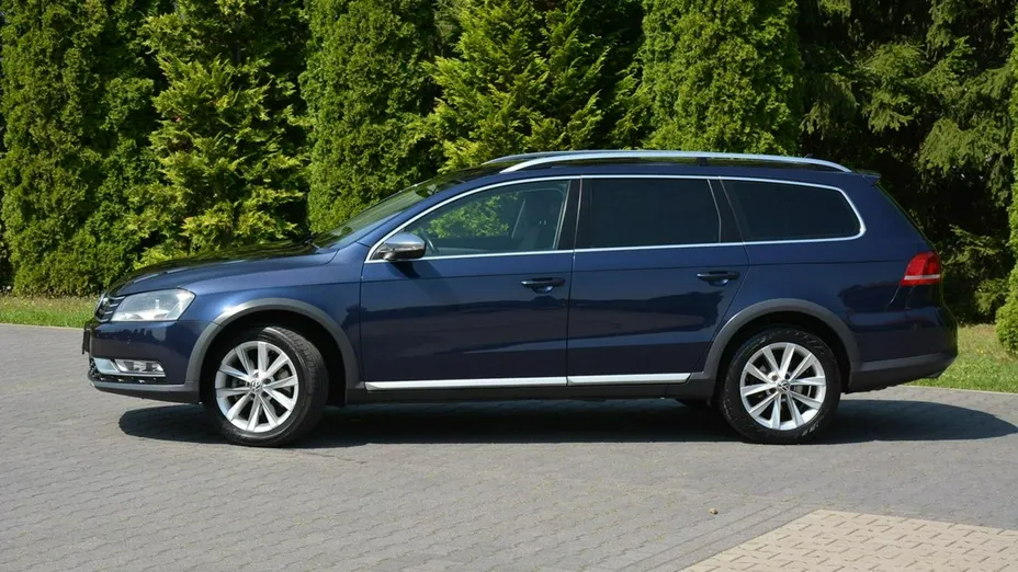 VOLKSWAGEN Passat -