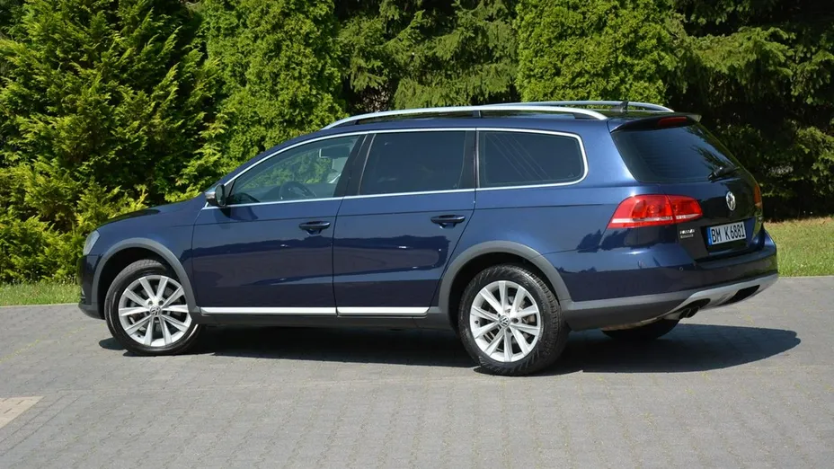 VOLKSWAGEN Passat -