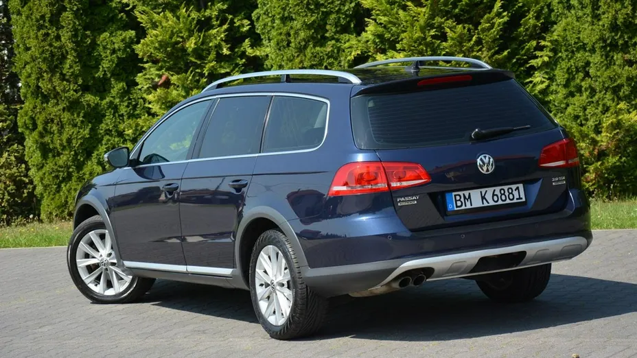 VOLKSWAGEN Passat -