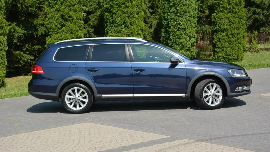 VOLKSWAGEN Passat -