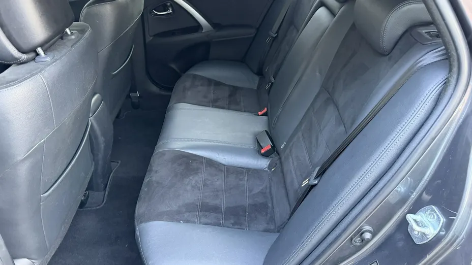 TOYOTA Avensis -