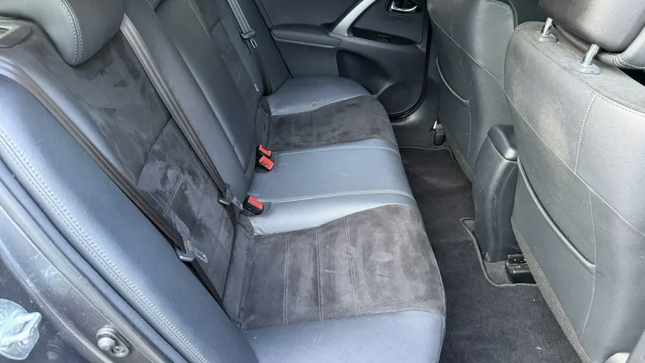TOYOTA Avensis -