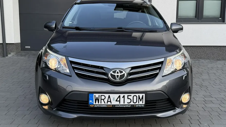 TOYOTA Avensis -