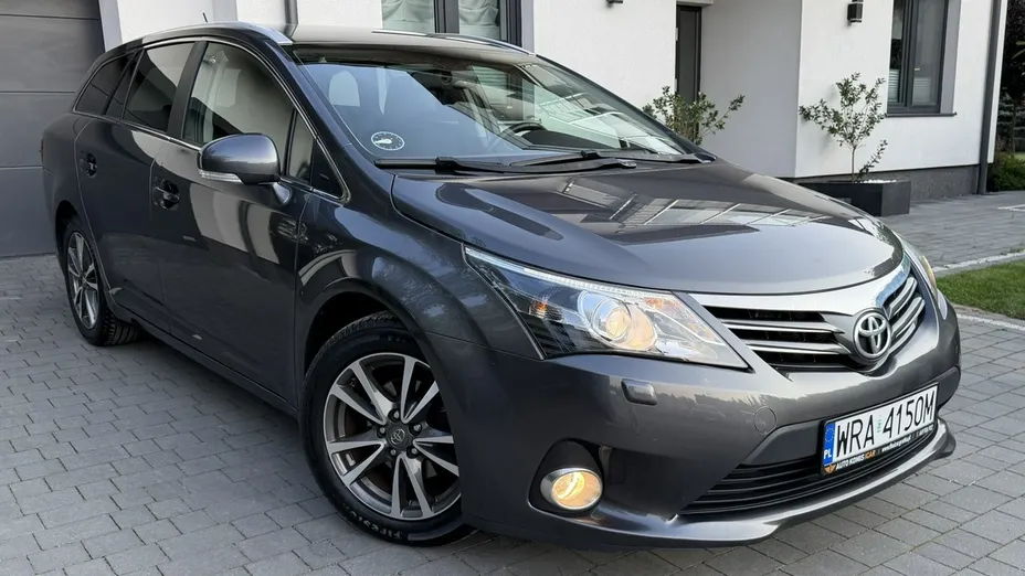 TOYOTA Avensis -