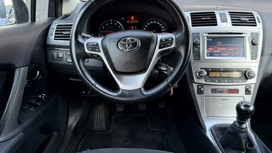 TOYOTA Avensis -