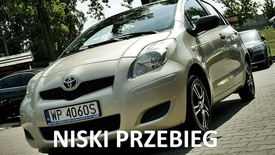TOYOTA Yaris -