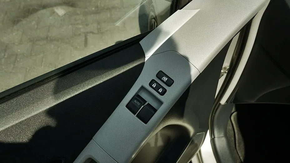 TOYOTA Yaris -
