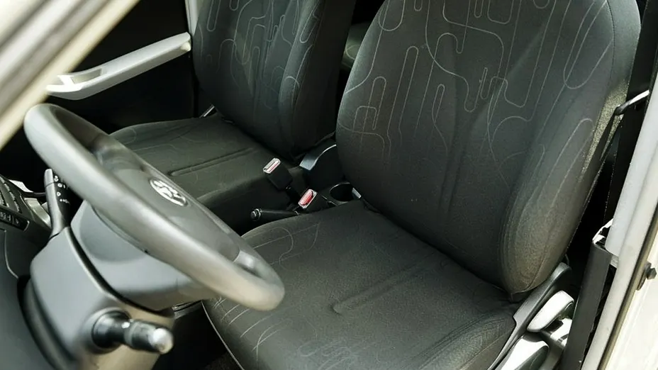 TOYOTA Yaris -