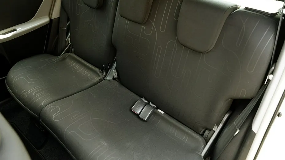 TOYOTA Yaris -