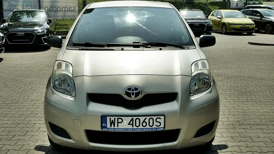 TOYOTA Yaris -