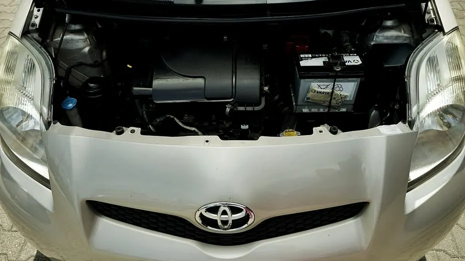 TOYOTA Yaris -