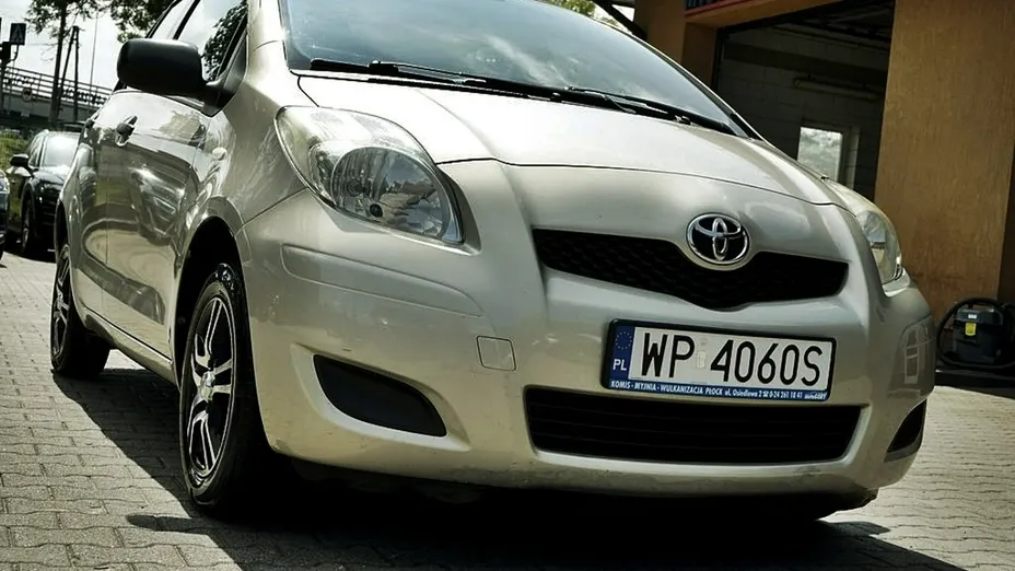 TOYOTA Yaris -
