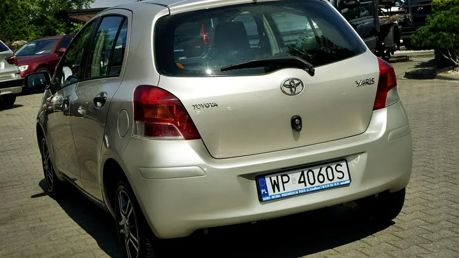 TOYOTA Yaris -