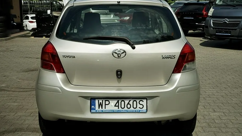 TOYOTA Yaris -