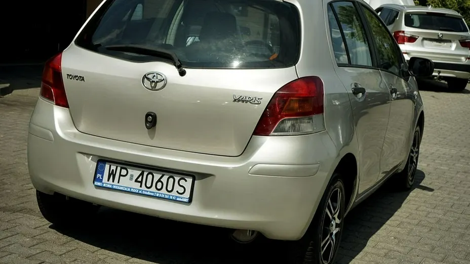 TOYOTA Yaris -