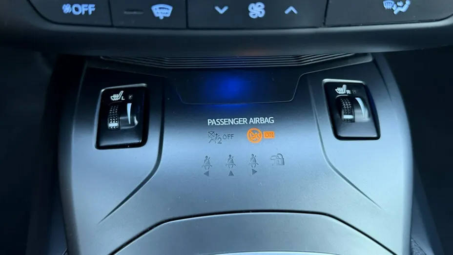TOYOTA Avensis -