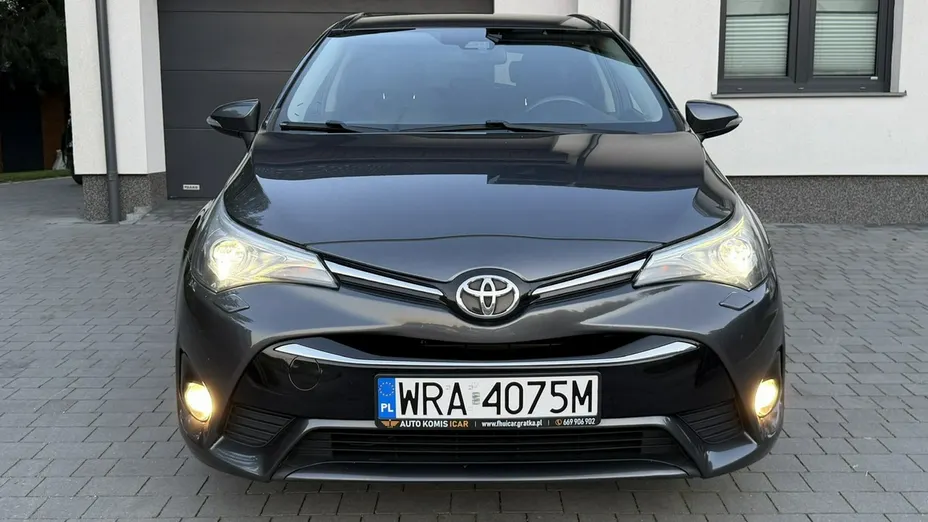 TOYOTA Avensis -