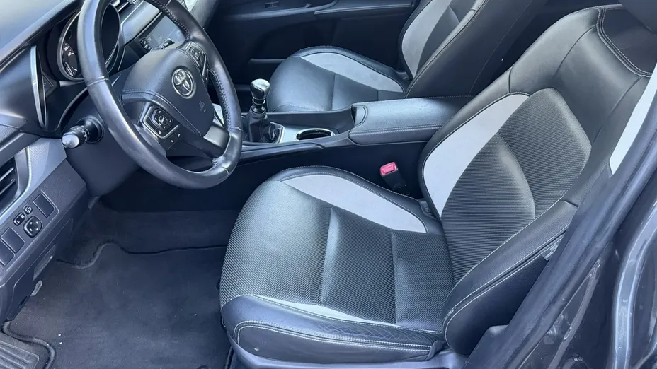 TOYOTA Avensis -