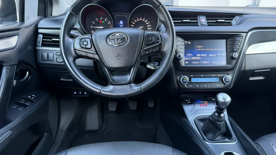 TOYOTA Avensis -