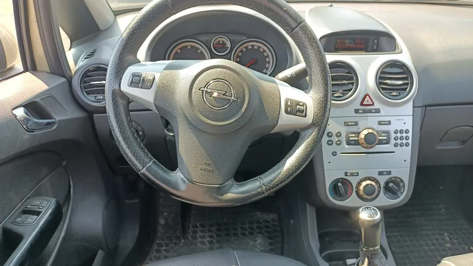 OPEL Corsa -