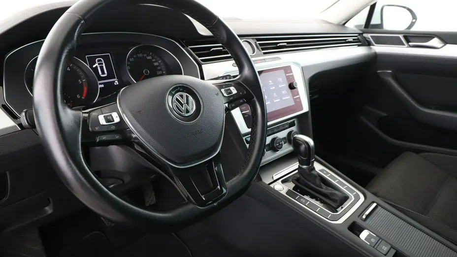VOLKSWAGEN Passat -