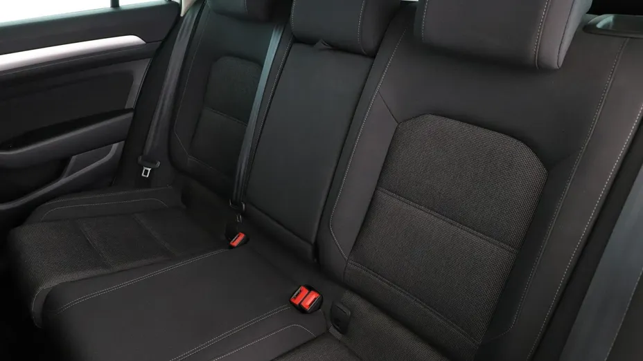 VOLKSWAGEN Passat -