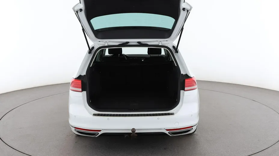 VOLKSWAGEN Passat -