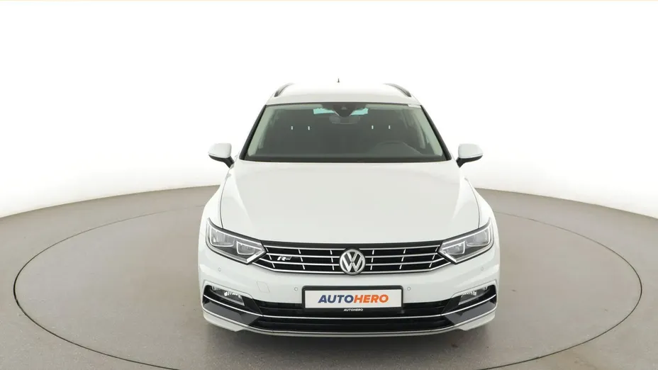 VOLKSWAGEN Passat -