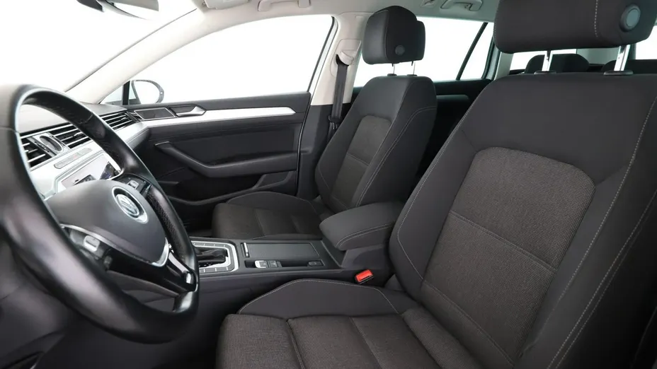 VOLKSWAGEN Passat -