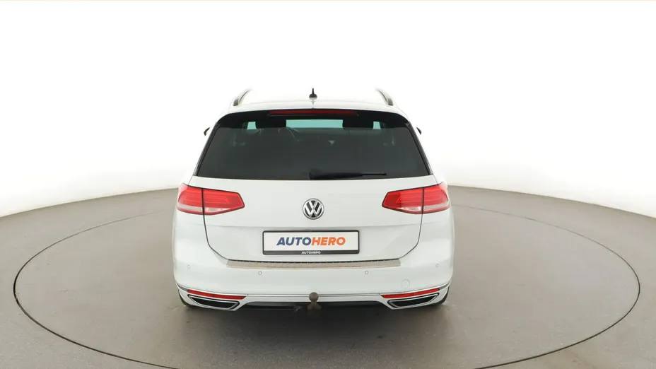 VOLKSWAGEN Passat -