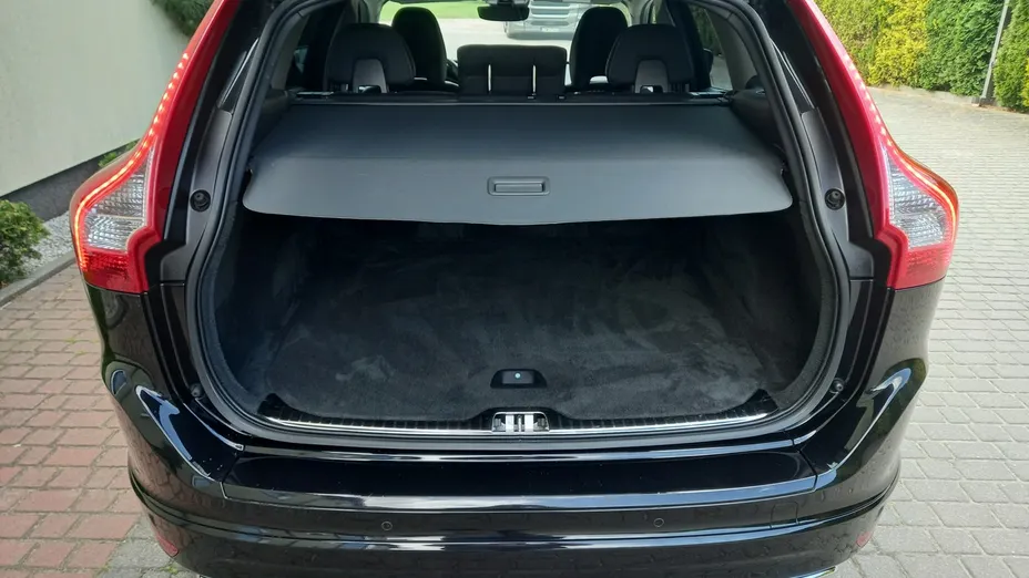 VOLVO XC60 -