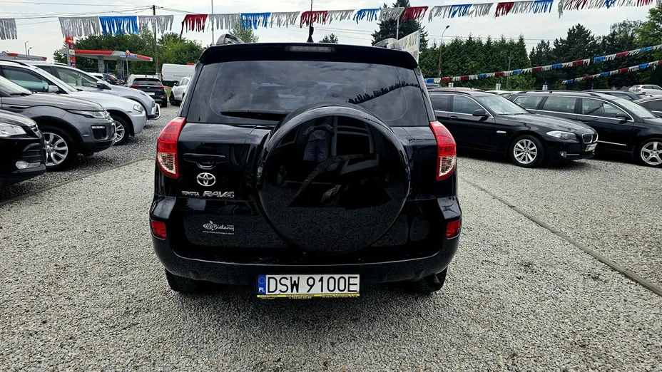 TOYOTA RAV4 -