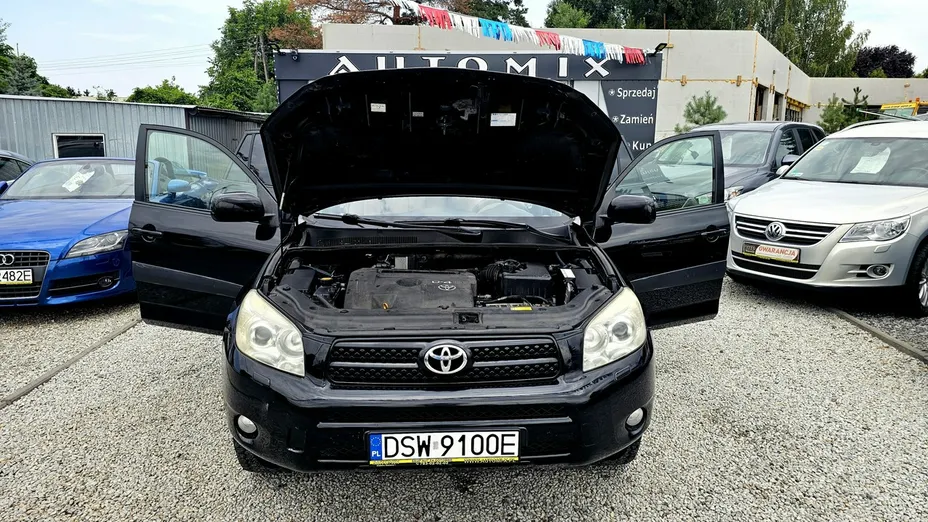 TOYOTA RAV4 -