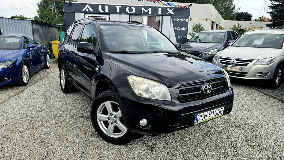 TOYOTA RAV4 -