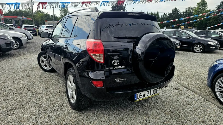 TOYOTA RAV4 -