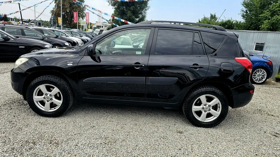 TOYOTA RAV4 -