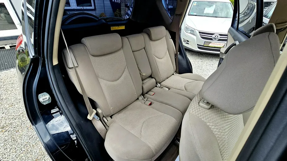 TOYOTA RAV4 -