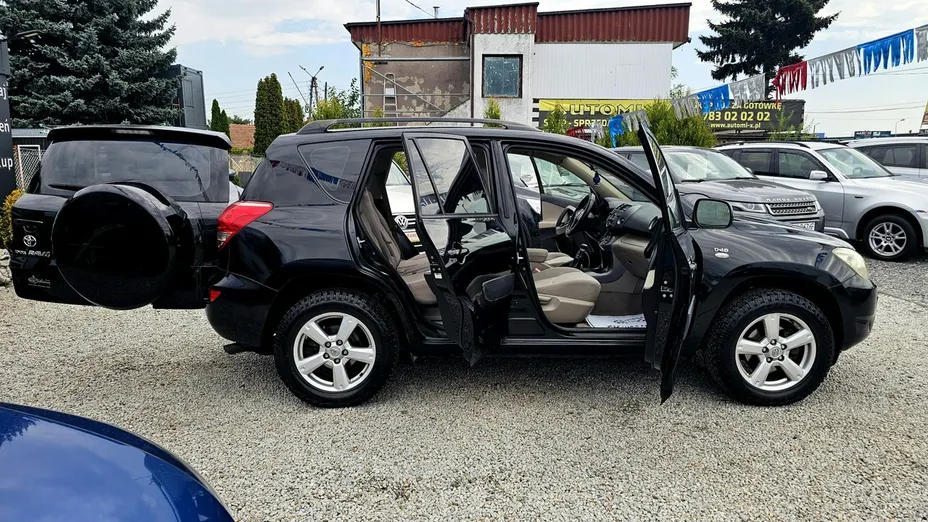 TOYOTA RAV4 -