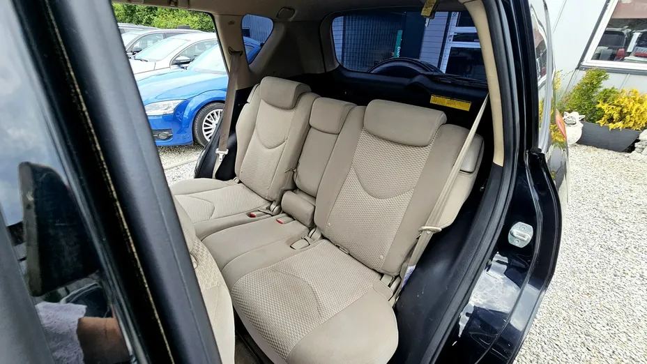 TOYOTA RAV4 -