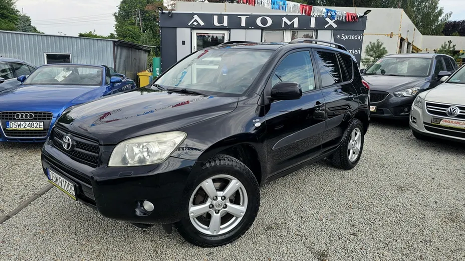 TOYOTA RAV4 -