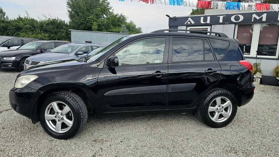 TOYOTA RAV4 -