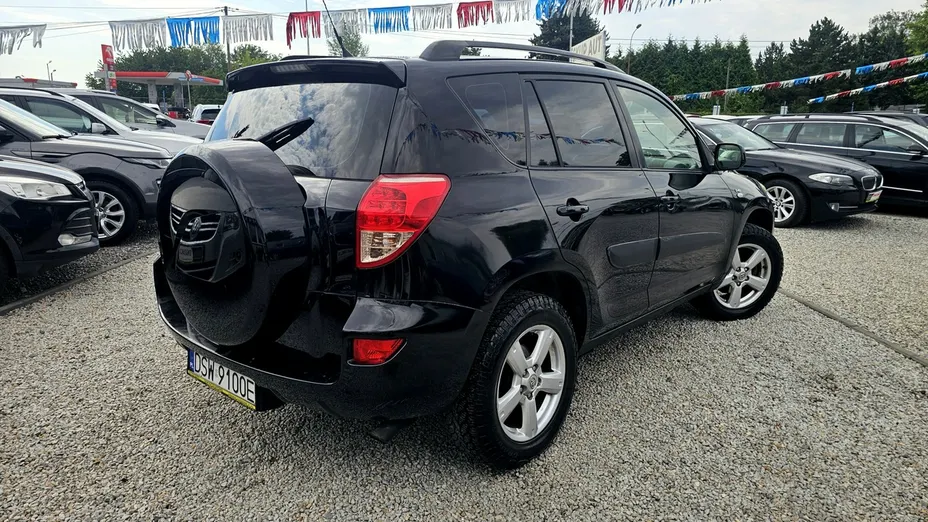 TOYOTA RAV4 -