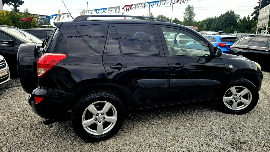 TOYOTA RAV4 -