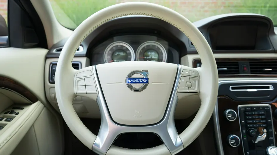 VOLVO XC70 -