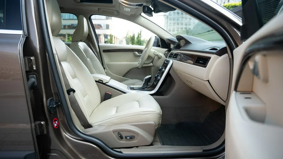 VOLVO XC70 -