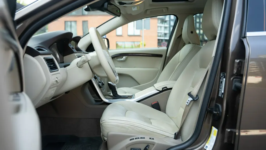 VOLVO XC70 -